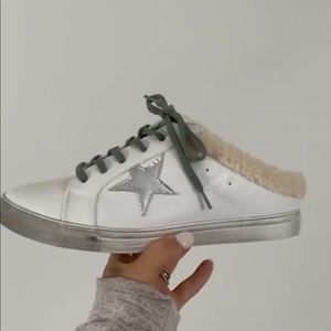 EUC Slip on star sneaker